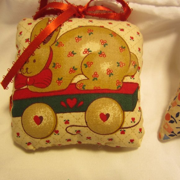 VTG SET OF 3 PILLOW ORNAMENTS, VERY CUTE, DIFFERNT SHAPES, COUNTRY CHIC - Picture 2 of 5